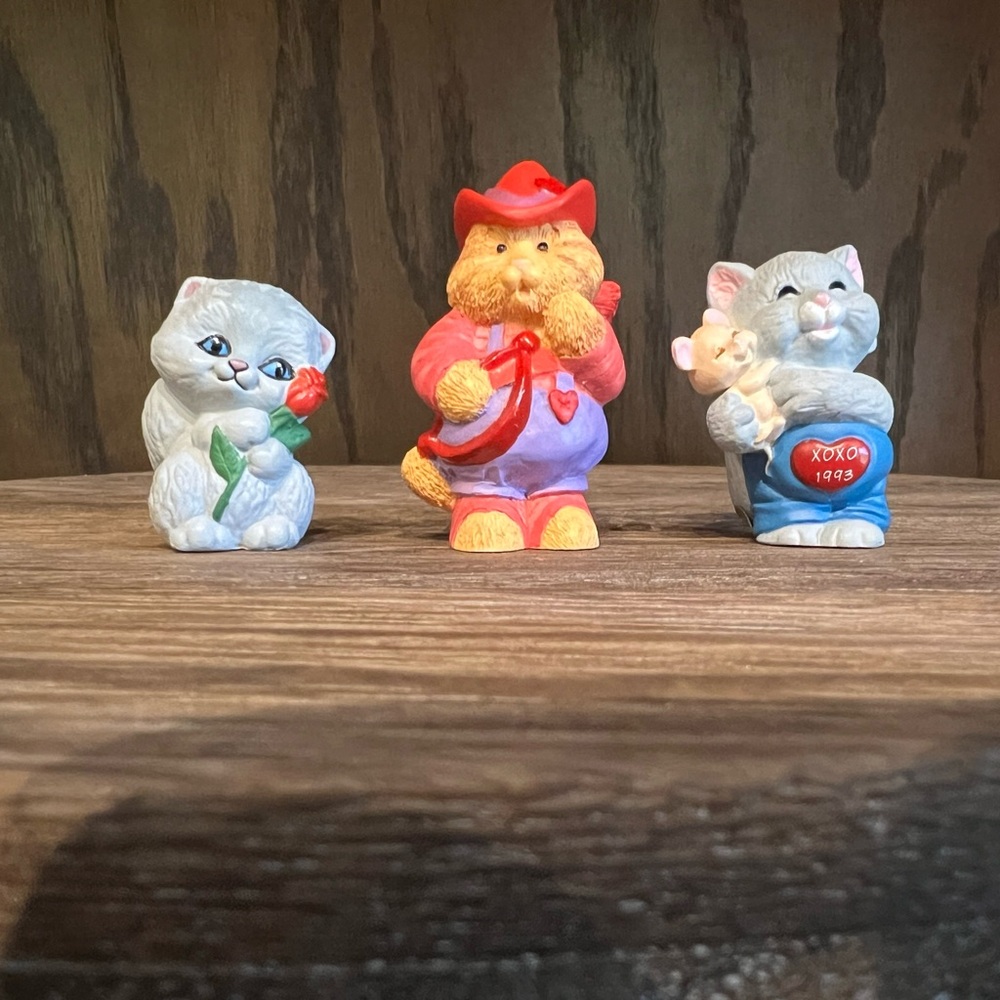 Hallmark Merry Miniatures Valentine’s Day Set of 3 Cats Kittens